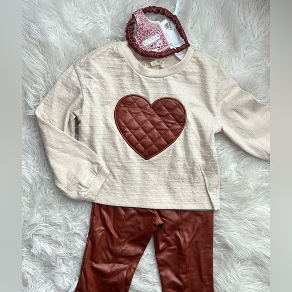 Toddler Girl BTween Heart Flocked Top & Flare Leather Leggings Set Size 4T - Picture 3 of 5